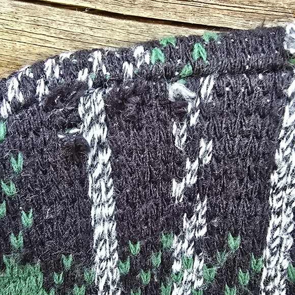 Vintage Cropped Plaid Knit Vest – Huntington Ridge, Perfect Layering Piece - Picture 3 of 6